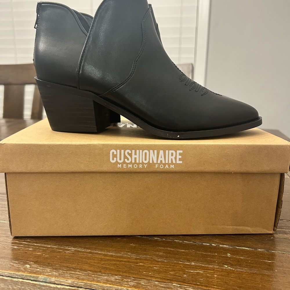 Cushionaire Women's Black Ankle Booties